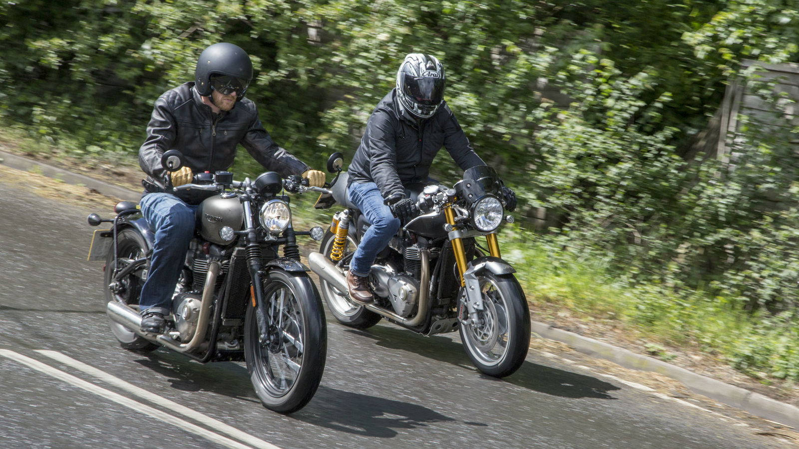 Triumph Thruxton R vs Bobber